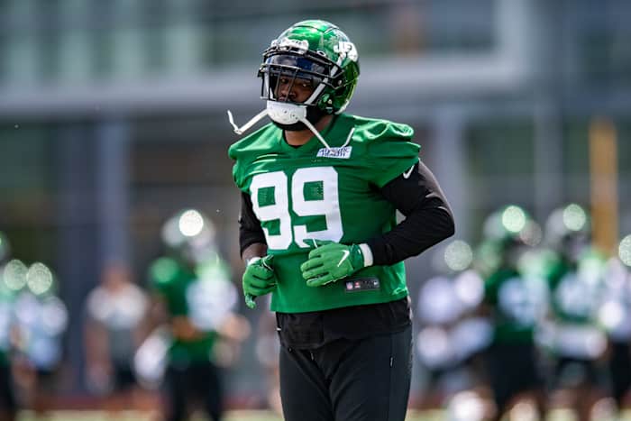 Jets DE Vinny Curry running